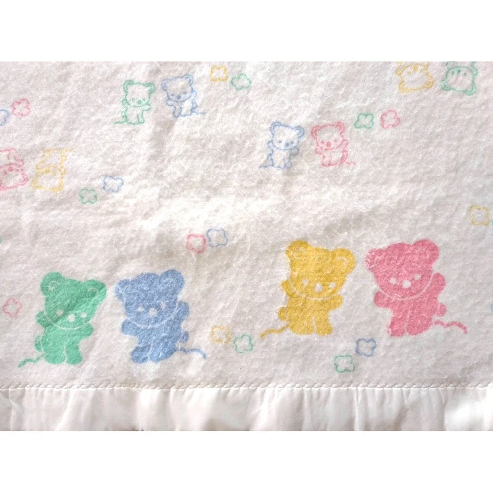 VTG Beacon White Acrylic Bear Blanket Blue Green Yellow Pink Nylon Trim WPL 1675